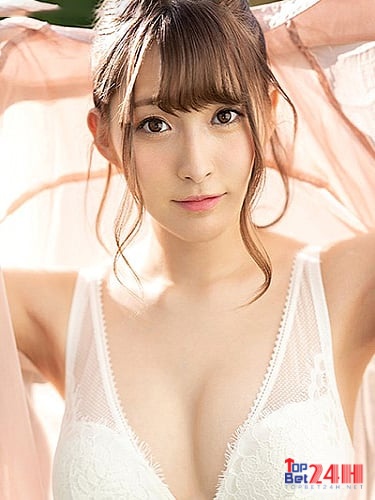Kanon Ibuki là cái tên gắn liền với ngành công nghiệp phim JAV