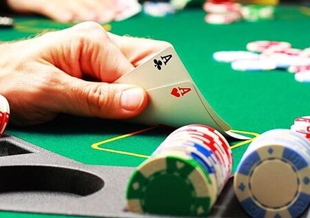 Luật chơi poker: Hướng dẫn luật chơi cực chi tiết cho tân thủ