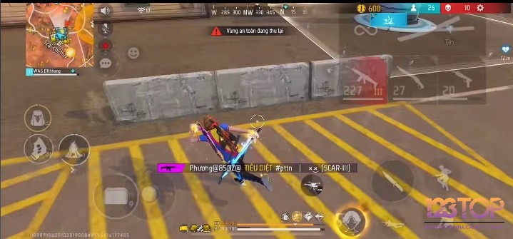 Chơi Free Fire hiệu quả là nhặt vũ khí xong phải loot ngay giáp và mũ để tăng khả năng sống sót