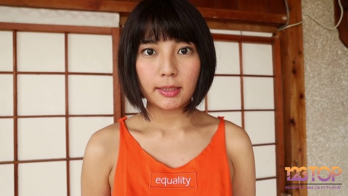 Trước khi tham gia ngành JAV cô từng là một cosplayer nổi tiếng