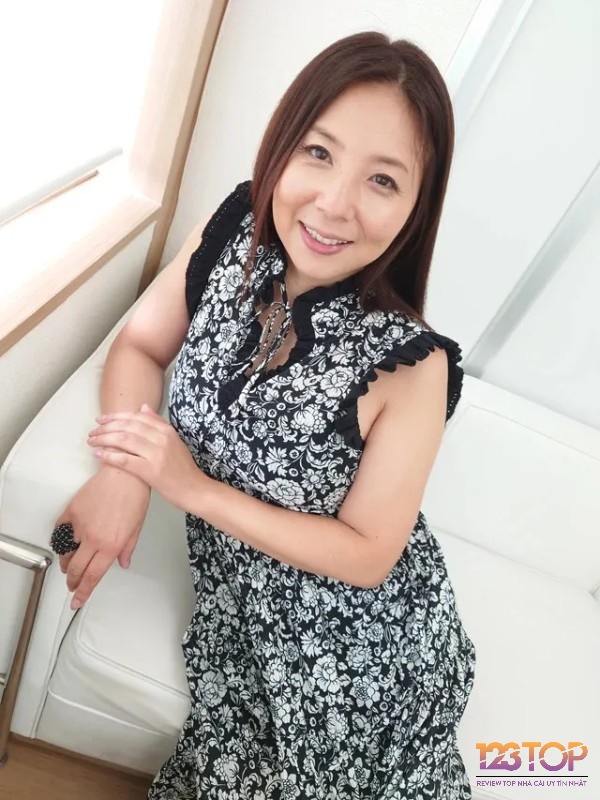Kimika là một nữ diễn viên JAV nổi bật với tuổi đời khá lớn so với các đồng nghiệp