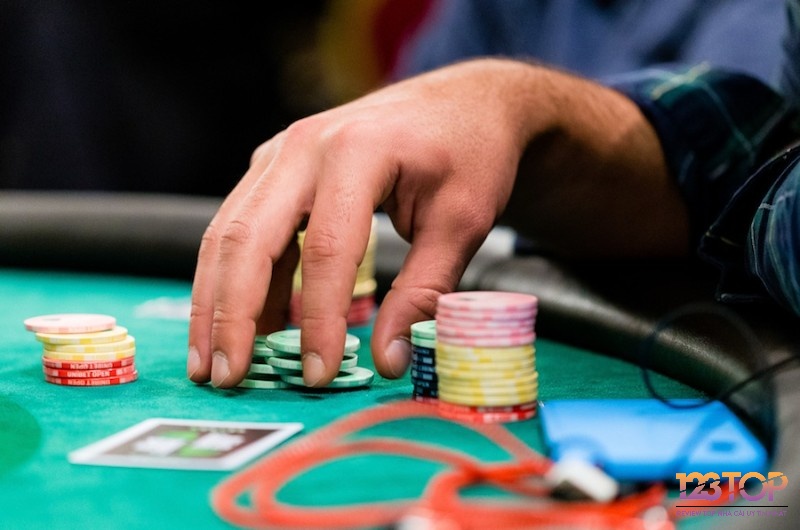 Cách phòng ngừa đối thủ steal poker là gì