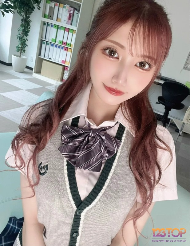 Amiri là một nữ diễn viên trẻ tuổi trong làng giải trí người lớn Nhật Bản