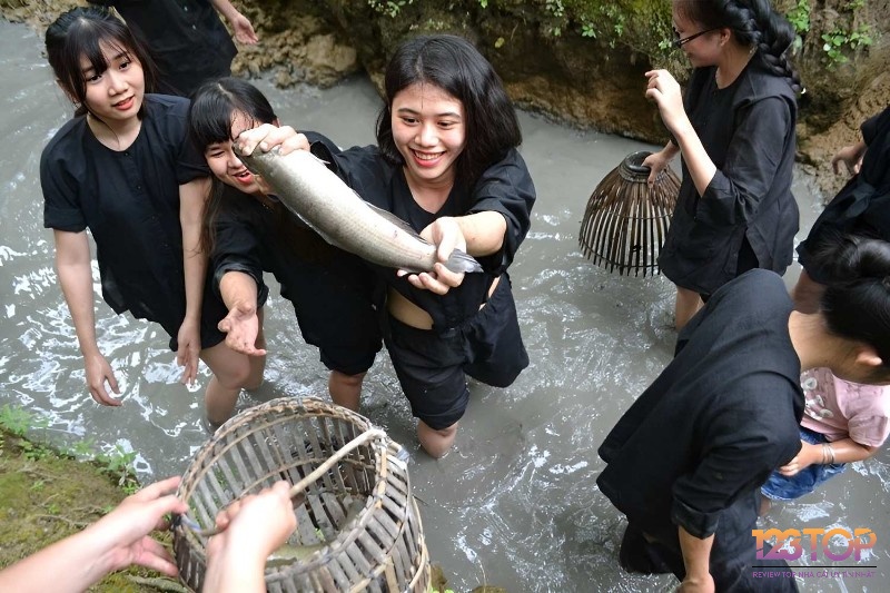 Giải mã giấc mơ thấy bắt cá sẽ giúp bạn cải vận 