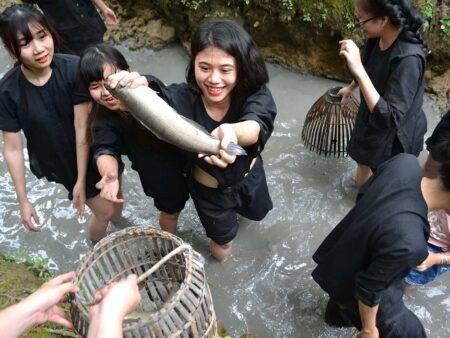 Giải mã giấc mơ thấy bắt cá là điềm gì? Số bao nhiêu?