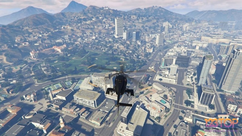 Grand Theft Auto V (GTA V) xây dựng một thế giới mở rộng lớn với nhiều khu vực chi tiết một cách ấn tượng
