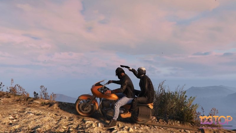 Trong Grand Theft Auto V bạn có thể kết hợp chơi cùng với bạn bè để thực hiện các nhiệm vụ