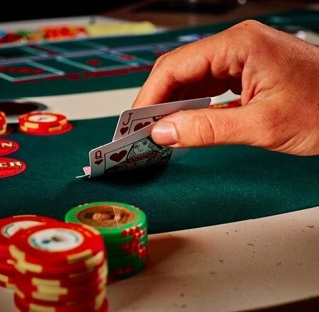 Cách thắng trong game bài poker: 7 chiến thuật từ chuyên gia