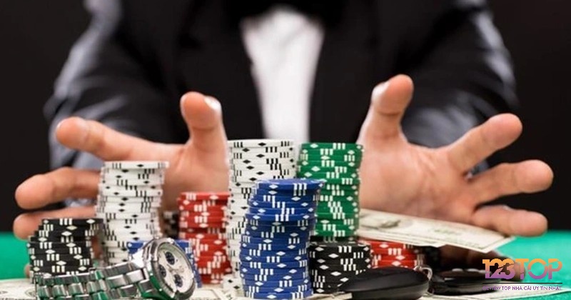 Khi stack size giảm xuống dưới 20 big blind, strategy cần được điều chỉnh đáng kể