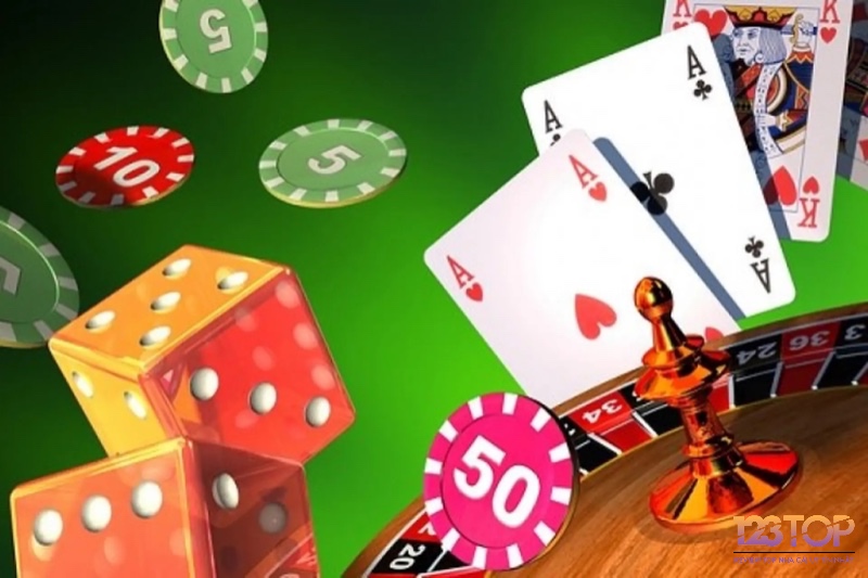 Người chơi game bài rèn luyện kỹ năng quan sát để ghi nhớ bài đã ra và dự đoán chiến thuật của đối thủ