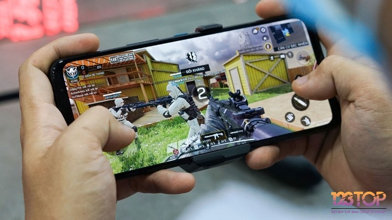 Chơi game trong môi trường mát và tắt app nền giúp bảo vệ thiết bị tốt hơn