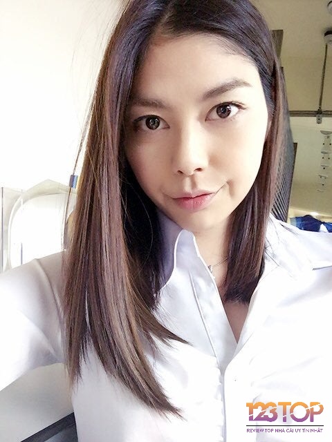 Saryu là một diễn viên JAV nổi bật với nhan sắc xinh đẹp