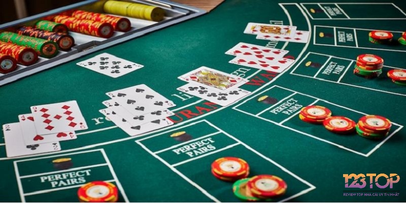 Người chơi gấp đôi cược và chia bài trong American Blackjack để tối ưu lợi thế.