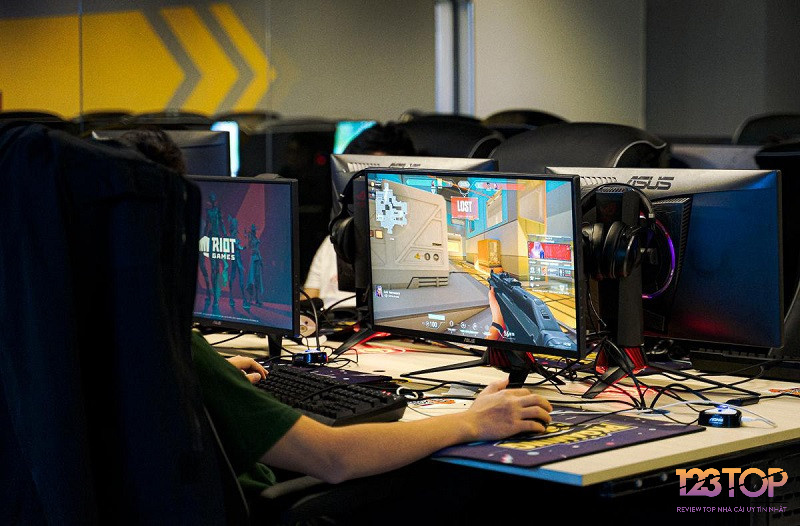 Steam luôn là lựa chọn hàng đầu cho game thủ PC nhờ kho game phong phú và cộng đồng sôi động.