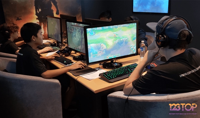 Game online chơi cùng bạn bè trên PC mang đến đồ họa đẹp, cộng đồng lớn và trải nghiệm chiến thuật sâu sắc.