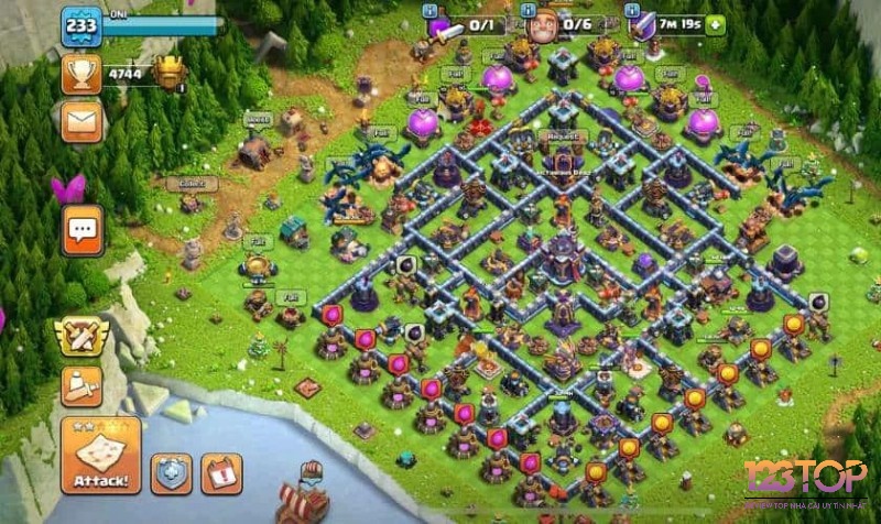 Clash of Clans nổi bật với lối chơi xây dựng ngôi làng và chiến đấu đầy kịch tính.
