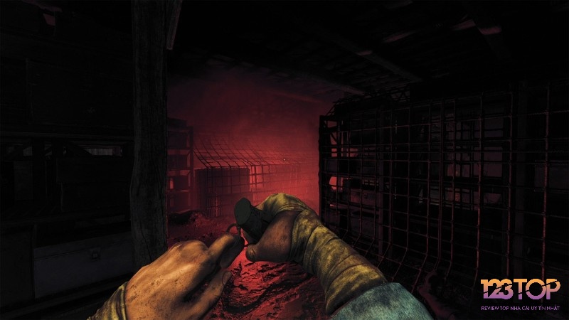 Con quái vật trong Amnesia The Bunker luôn thích nghi săn lùng liên tục khiến người chơi không bao giờ cảm thấy an toàn