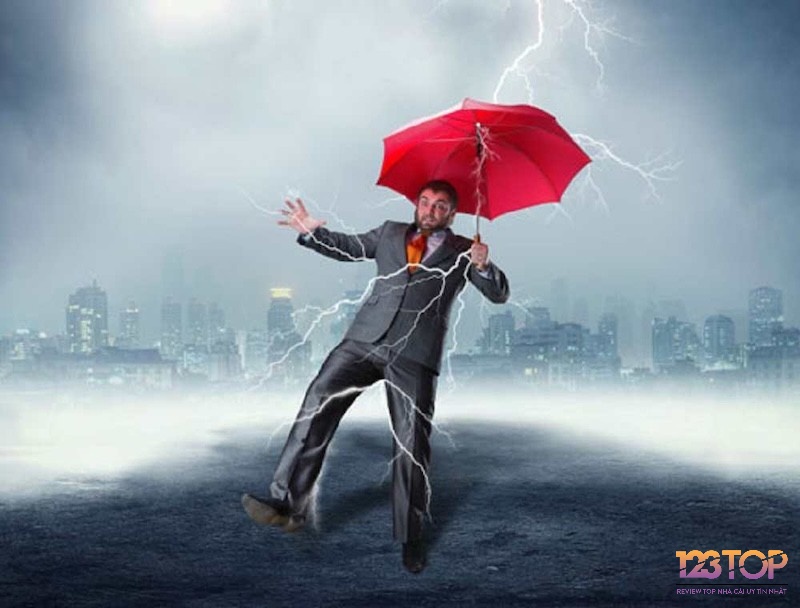 Giấc mơ thấy sét đánh trúng bạn thân thể hiện cho sự lo lắng tiềm ẩn của bạn dành cho mối quan hệ này