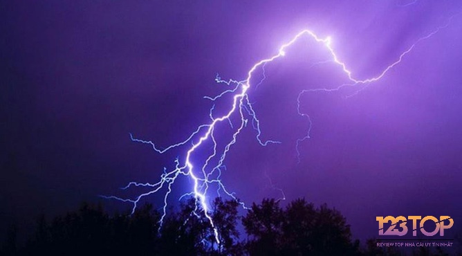 Điềm báo giấc mơ thấy sét đánh đánh số gì và các điềm báo liên quan