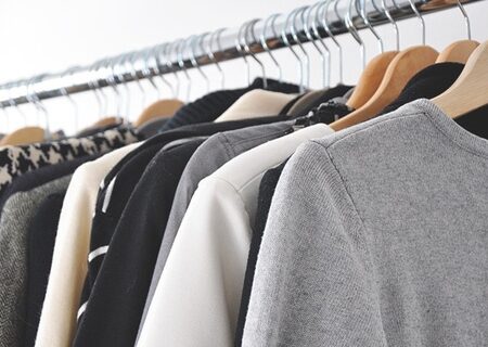 Mơ thấy quần áo đánh con gì? Luận giải chi tiết điềm báo