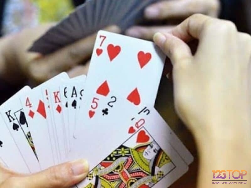 Ghi nhớ lại những lá bài đã đánh trên bàn sẽ giúp bạn tránh việc chờ đợi vô ích